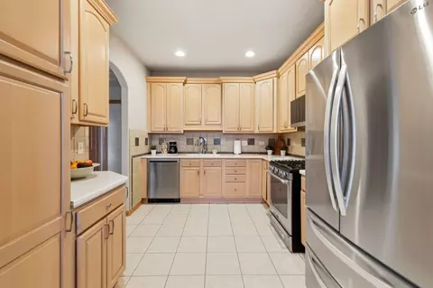 Kitchen - 691 E Nerge Rd, Roselle, IL 60172 photo 3 of 3