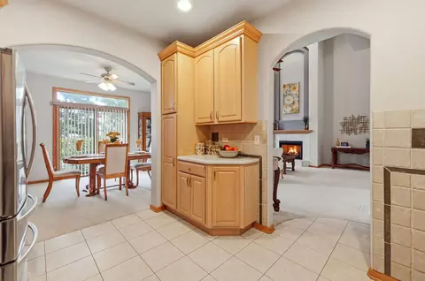 Entry Way - 691 E Nerge Rd, Roselle, IL 60172 photo 1 of 2