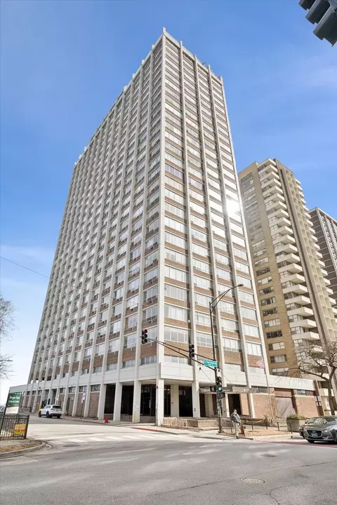 6171 N Sheridan Rd #2104, Chicago, IL 60660