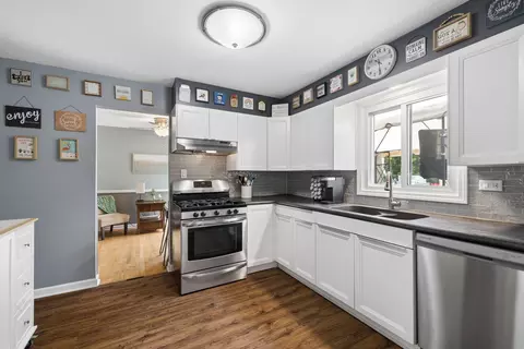 Kitchen - 4216 149th St, Midlothian, IL 60445 photo 1 of 2