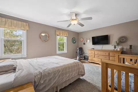 Bedroom - 4216 149th St, Midlothian, IL 60445 photo 2 of 4