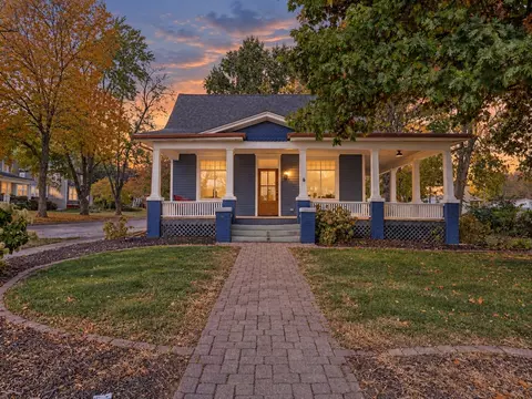 318 W High St, Monticello, IL 61856