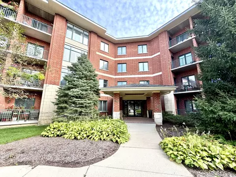 855 E 22nd St #111, Lombard, IL 60148