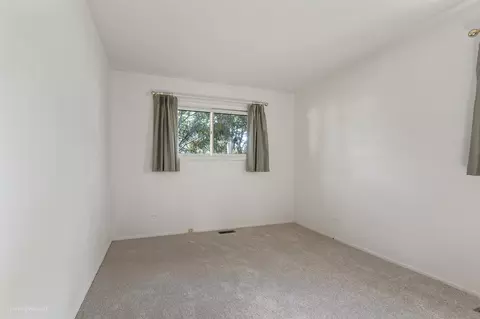 Bedroom - 1680 Pierce Rd, Hoffman Estates, IL 60169 photo 3 of 7