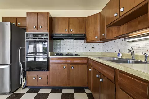 Kitchen - 1680 Pierce Rd, Hoffman Estates, IL 60169 photo 3 of 3