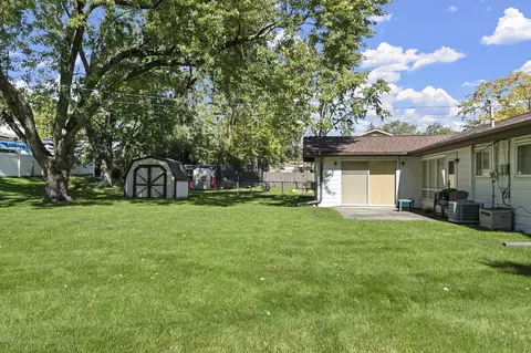 Exterior - 1680 Pierce Rd, Hoffman Estates, IL 60169 photo 3 of 4