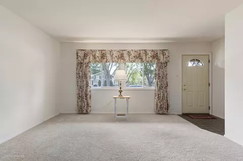 Living - 1680 Pierce Rd, Hoffman Estates, IL 60169 photo 1 of 3