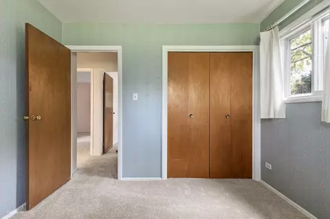 Bedroom - 1680 Pierce Rd, Hoffman Estates, IL 60169 photo 2 of 7