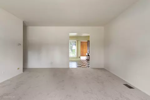 Living - 1680 Pierce Rd, Hoffman Estates, IL 60169 photo 2 of 3