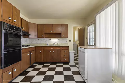 Kitchen - 1680 Pierce Rd, Hoffman Estates, IL 60169 photo 1 of 3