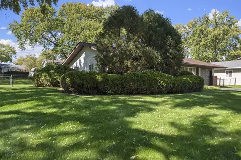 Exterior - 1680 Pierce Rd, Hoffman Estates, IL 60169 photo 2 of 4