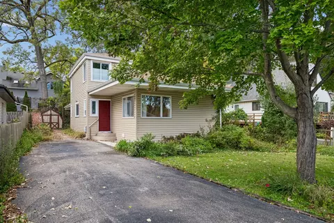 907 Jackson Ave, Wauconda, IL 60084