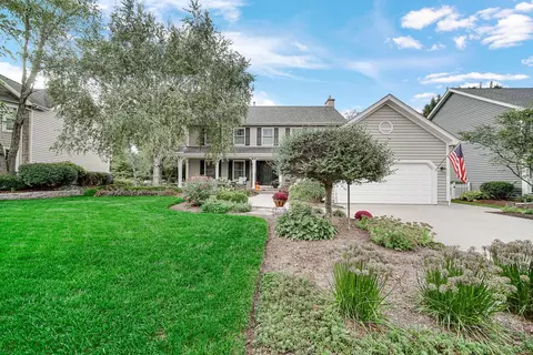 563 Bittersweet Trl, Crystal Lake, IL 60014