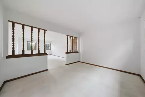 Living - 943 E Gartner Rd, Naperville, IL 60540 photo 9 of 10