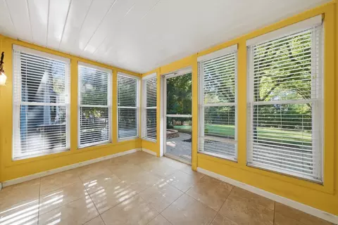 Exterior - 943 E Gartner Rd, Naperville, IL 60540 photo 2 of 15