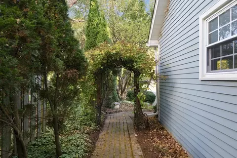 Exterior - 943 E Gartner Rd, Naperville, IL 60540 photo 12 of 15