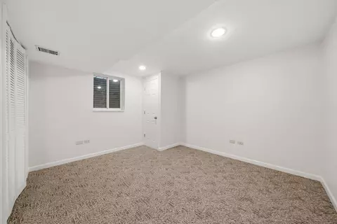 Bedroom - 943 E Gartner Rd, Naperville, IL 60540 photo 6 of 6
