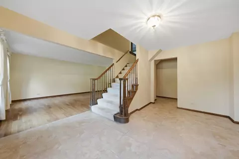 Entry Way - 943 E Gartner Rd, Naperville, IL 60540 photo 2 of 2