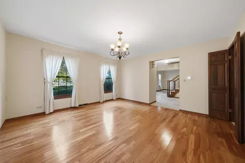 Living - 943 E Gartner Rd, Naperville, IL 60540 photo 6 of 10