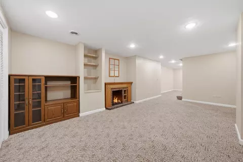 Living - 943 E Gartner Rd, Naperville, IL 60540 photo 10 of 10