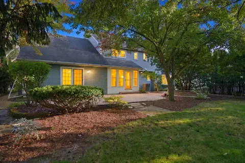 Exterior - 943 E Gartner Rd, Naperville, IL 60540 photo 11 of 15