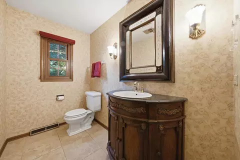 Bath - 943 E Gartner Rd, Naperville, IL 60540 photo 1 of 7