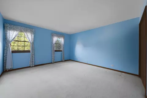 Bedroom - 943 E Gartner Rd, Naperville, IL 60540 photo 4 of 6