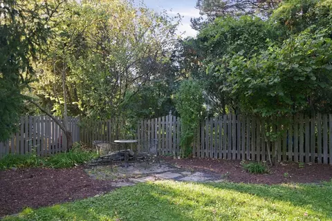 Exterior - 943 E Gartner Rd, Naperville, IL 60540 photo 9 of 15