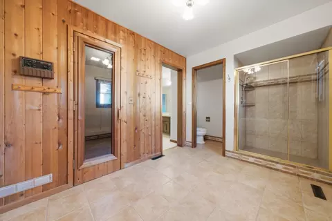 Bath - 943 E Gartner Rd, Naperville, IL 60540 photo 5 of 7