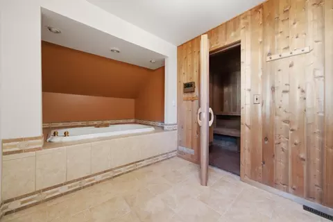 Bath - 943 E Gartner Rd, Naperville, IL 60540 photo 4 of 7