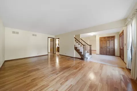 Living - 943 E Gartner Rd, Naperville, IL 60540 photo 1 of 10