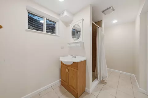 Bath - 943 E Gartner Rd, Naperville, IL 60540 photo 7 of 7