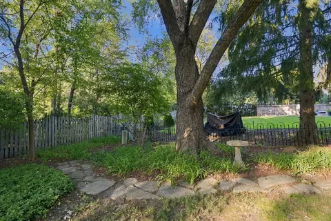 Exterior - 943 E Gartner Rd, Naperville, IL 60540 photo 8 of 15