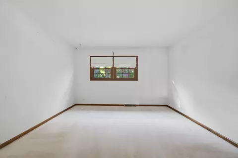 Bedroom - 943 E Gartner Rd, Naperville, IL 60540 photo 2 of 6