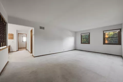 Living - 943 E Gartner Rd, Naperville, IL 60540 photo 7 of 10