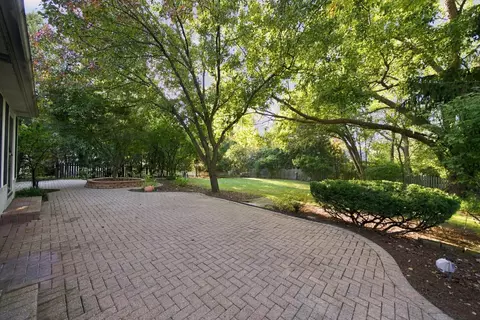 Exterior - 943 E Gartner Rd, Naperville, IL 60540 photo 7 of 15