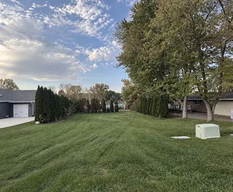 1628 Candlewick Dr, Poplar Grove, IL 61065