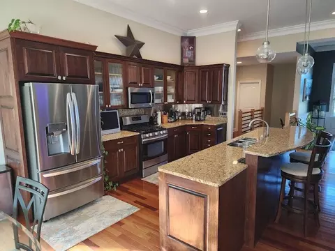 Kitchen - 4820 W Key West Ln, Springfield, IL 62711 photo 3 of 4