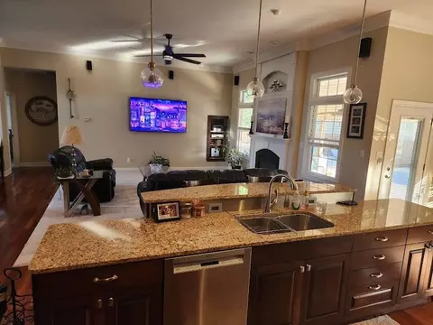 Kitchen - 4820 W Key West Ln, Springfield, IL 62711 photo 2 of 4