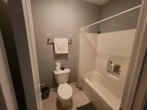 Bath - 4820 W Key West Ln, Springfield, IL 62711 photo 5 of 6