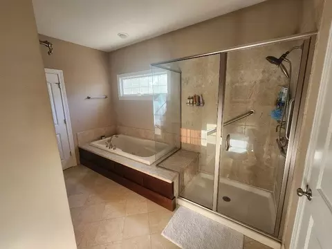 Bath - 4820 W Key West Ln, Springfield, IL 62711 photo 2 of 6