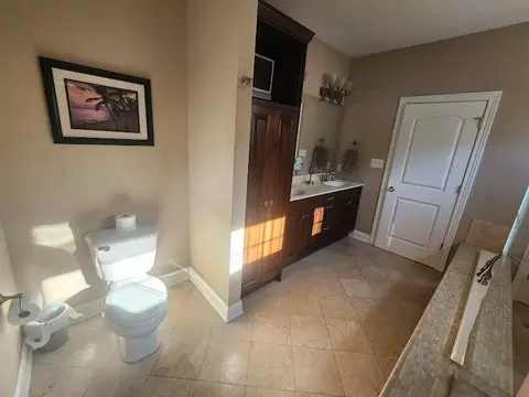 Bath - 4820 W Key West Ln, Springfield, IL 62711 photo 3 of 6