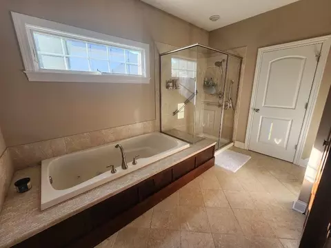 Bath - 4820 W Key West Ln, Springfield, IL 62711 photo 1 of 6