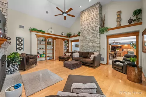 Living - 2917 Pleasant Dr, Mchenry, IL 60051 photo 3 of 8