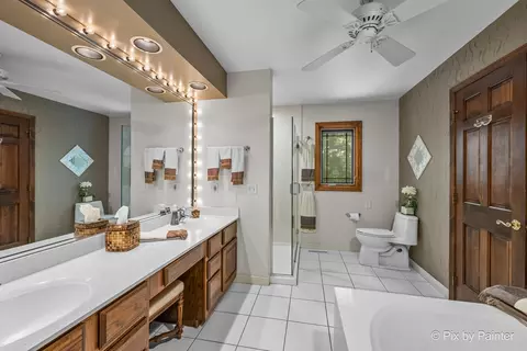Bath - 2917 Pleasant Dr, Mchenry, IL 60051 photo 3 of 7