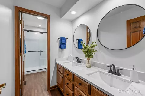 Bath - 2917 Pleasant Dr, Mchenry, IL 60051 photo 4 of 7