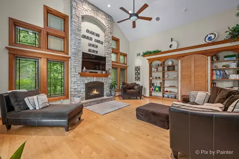 Living - 2917 Pleasant Dr, Mchenry, IL 60051 photo 2 of 8