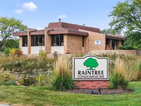 450 Raintree Ct #2N, Glen Ellyn, IL 60137