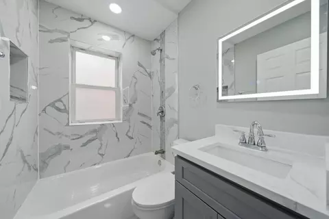 Bath - 433 W 100th St, Chicago, IL 60628 photo 1 of 3