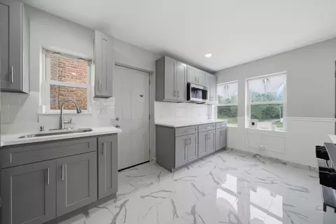 Entry Way - 433 W 100th St, Chicago, IL 60628 photo 2 of 3
